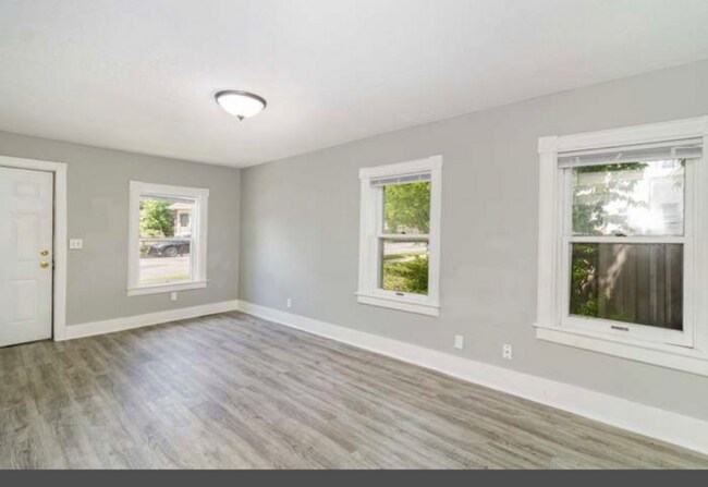 Building Photo - 476 Brainerd Ave