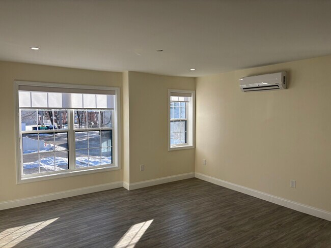 Foto del edificio - 725-727 Central Ave