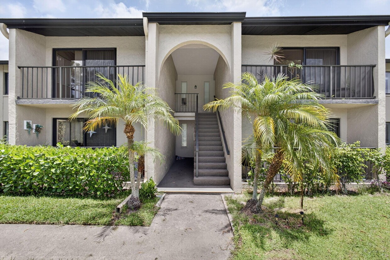 Foto principal - 514 Shady Pine Way