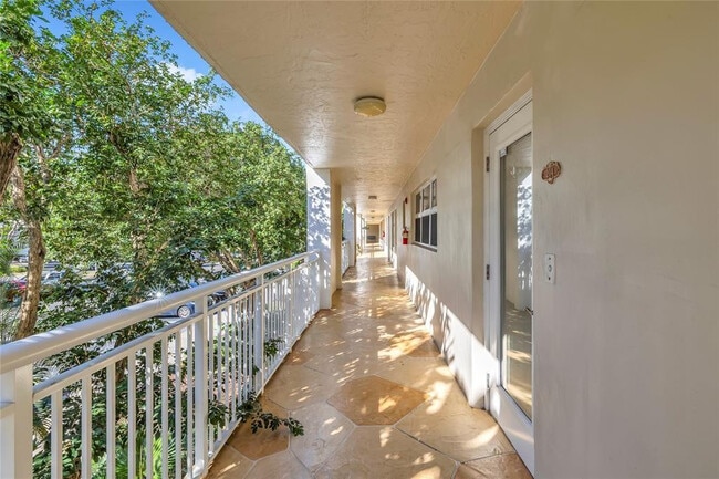 Foto del edificio - 3150 NE 48th Ct