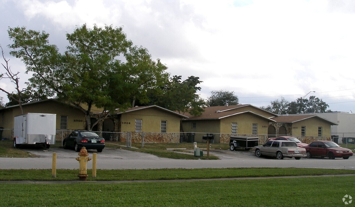 Primary Photo - 5900-5910 SW 25th Ave