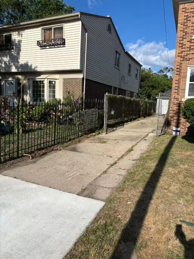 Foto del edificio - 17354 Griggs St