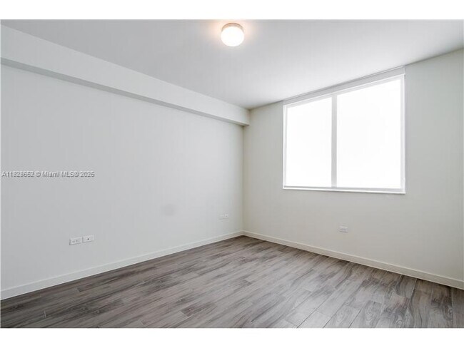 Foto del edificio - 999 SW 1st Ave