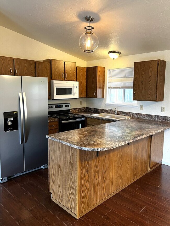 Foto del edificio - 8989/8987 Hoot Ridge Lane NW