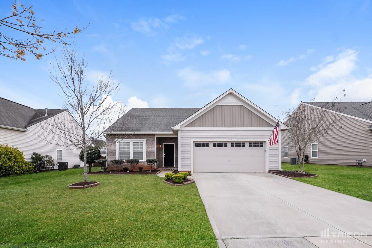 Foto principal - 1919 Rockycreek Ln