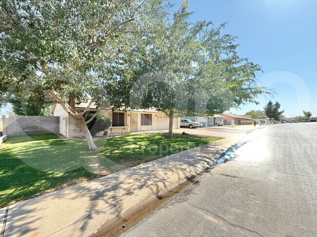 Foto del edificio - 1614 W Brooks St