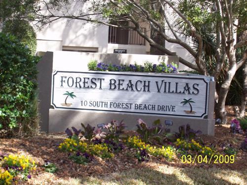 Foto del edificio - Forest Beach Villa - Walk to the Beach!