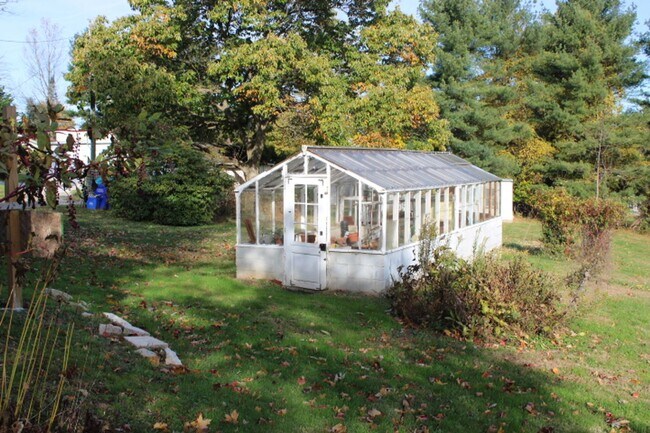 Foto del edificio - Single Family Farm House