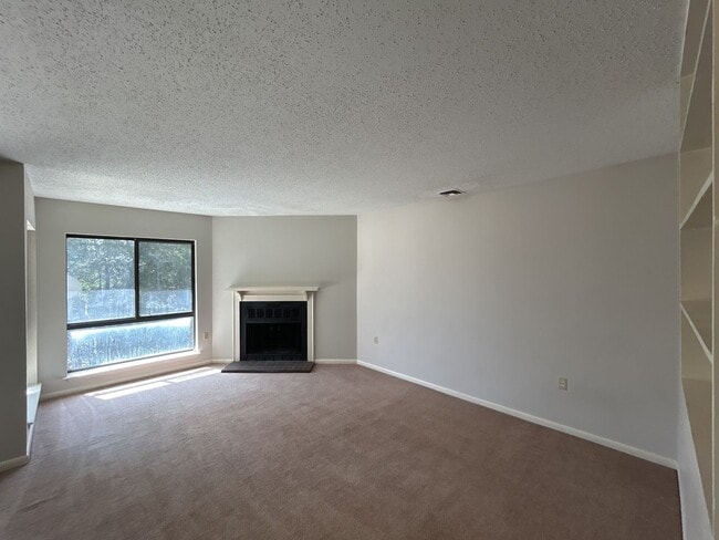 Building Photo - 4804 Spring Lake Dr