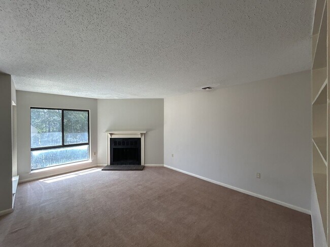 Foto del edificio - 4804 Spring Lake Dr
