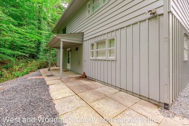 Building Photo - 4 br, 2.5 bath House - 2528 Perkins Road