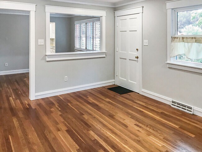 Foto del edificio - Updated 3 bedroom 1 bath rancher