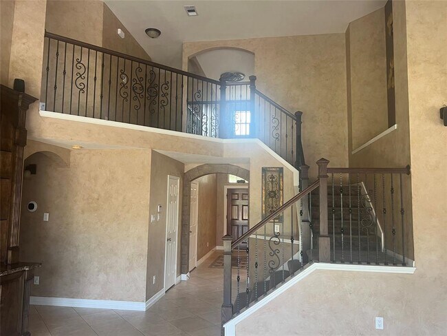 Building Photo - 5103 Summer Oak Dr