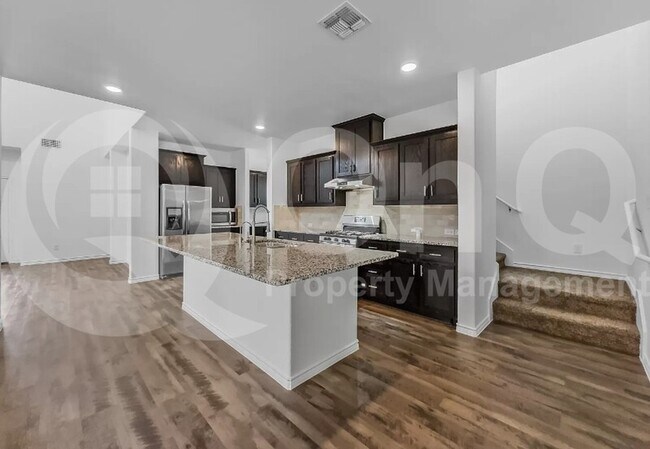 Building Photo - 2141 Miramar Dr