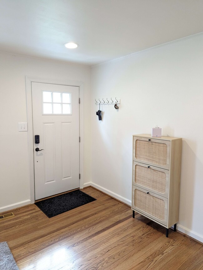 Building Photo - 1805 Bennett St