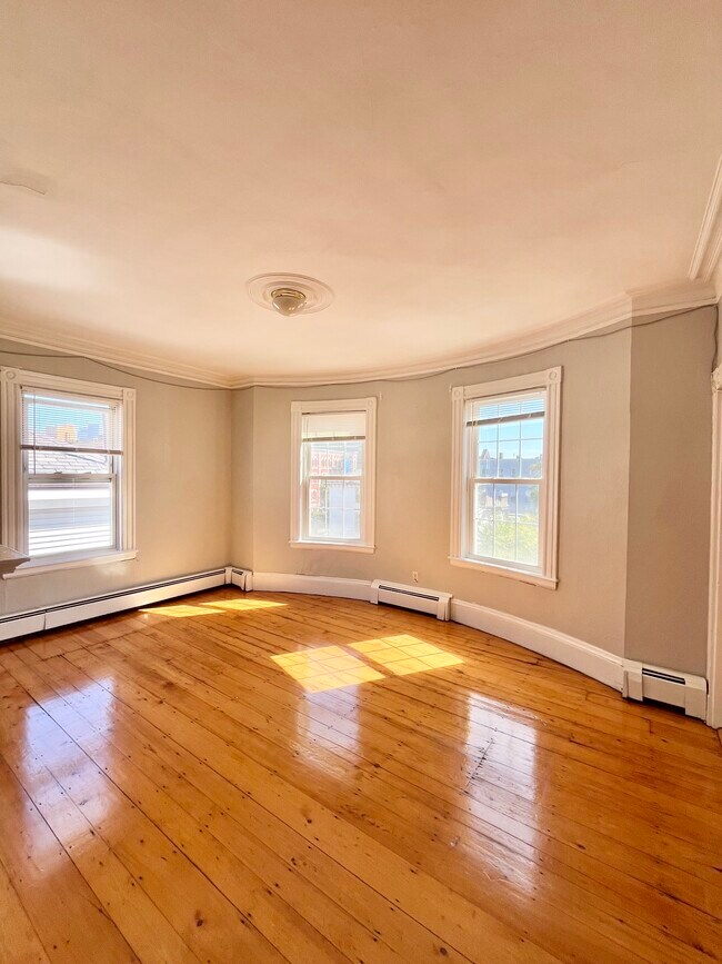 Building Photo - 135 St Alphonsus St