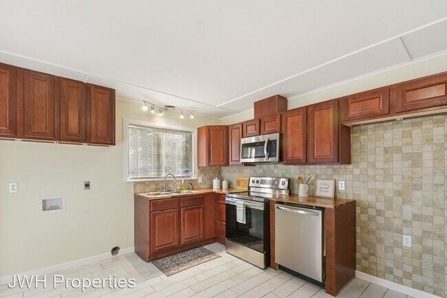 Building Photo - 3 br, 2 bath House - 6319 Buncombe Rd