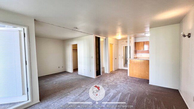 Foto del edificio - Lovely Studio with Walk Out patio includes...