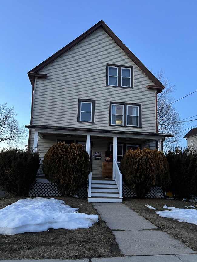 Building Photo - 118 Divinity St