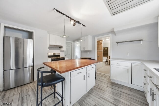 Building Photo - 1133 Goffle Rd