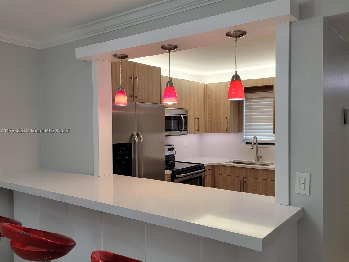 Foto principal - 9440 SW 8th St