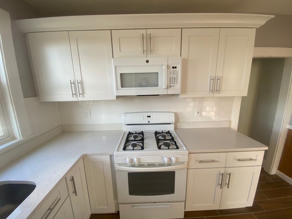 Primary Photo - 39 Waterhouse St