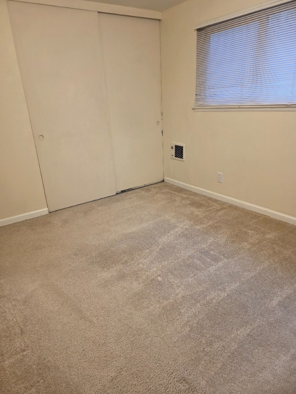 Foto del edificio - 2349 W Newton St