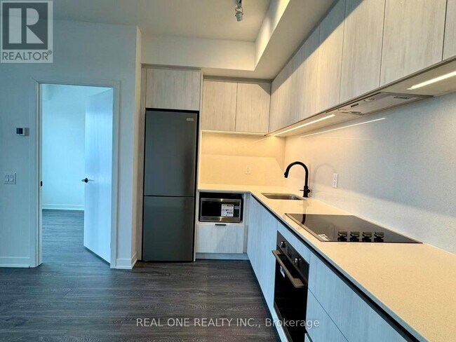 Photo du bâtiment - 2495 Eglinton Ave W