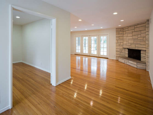 Building Photo - 1487 Allenford Ave