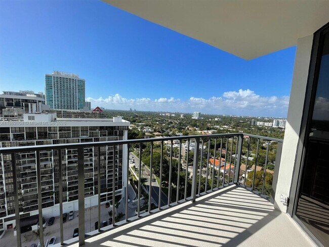 Building Photo - 1901 Brickell Ave