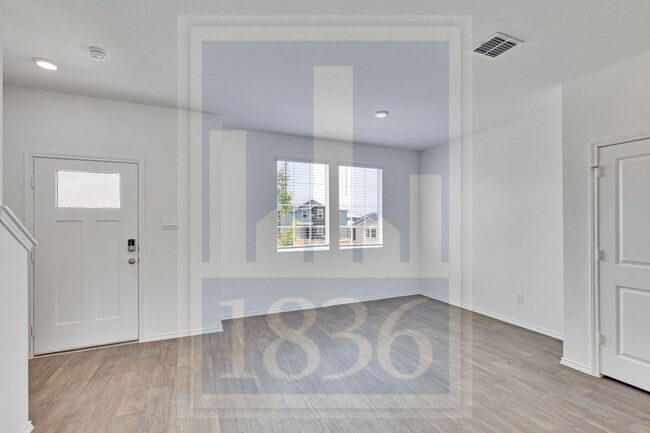 Building Photo - 304 Azua Path
