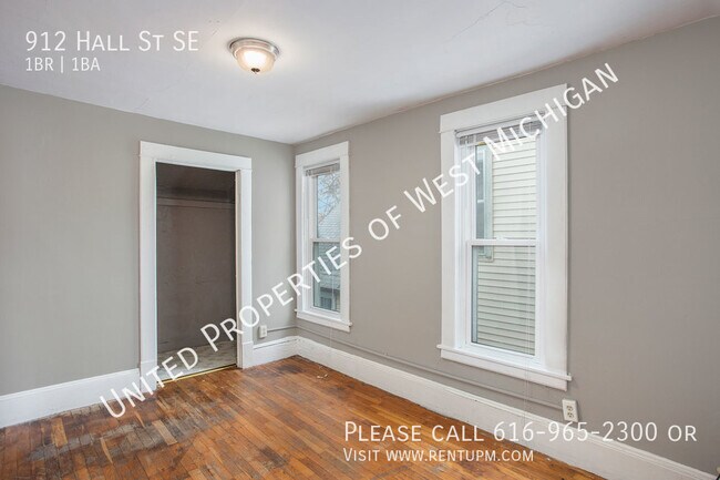 Building Photo - Available Now | 1 Bed, 1 Bath Upper Duplex...