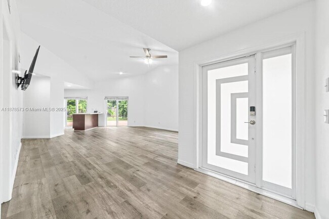Building Photo - 11041 SW 11th Ct