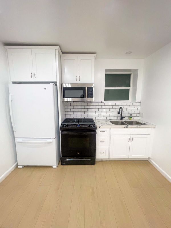 Foto del edificio - 4913 1/2 Lynnfield Street, #1/2