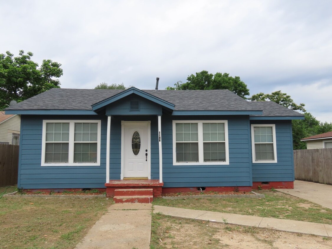 Quaint West Side 3 bedroom 2 Bath Home! - Quaint West Side  3 bedroom 2 Bath Home!