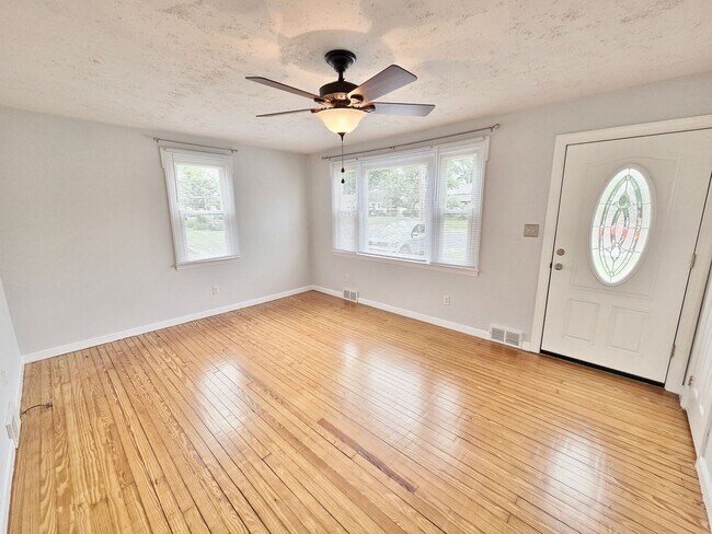 Foto del edificio - 3 Bed / 2 Bath Single Family Home