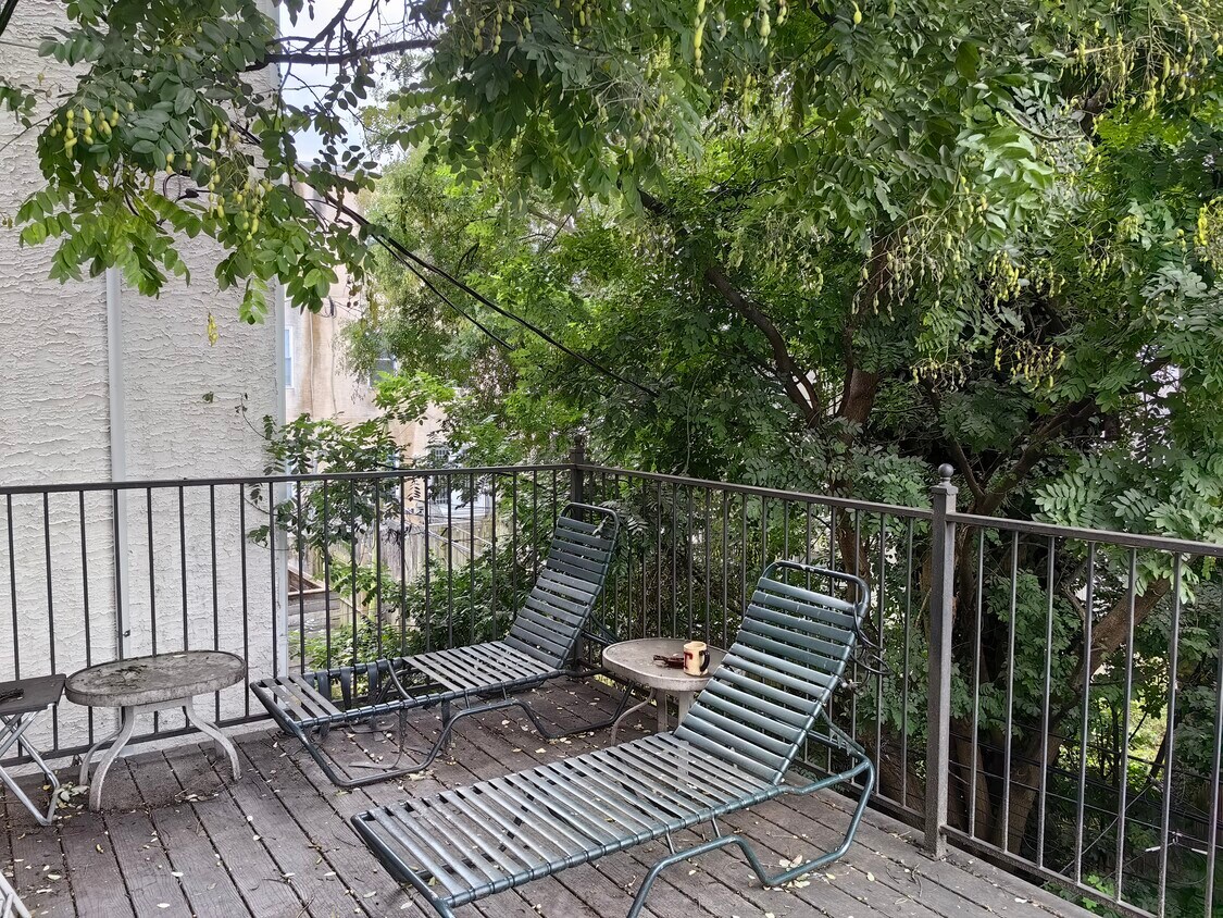 Primary Photo - 1708 Fontain St