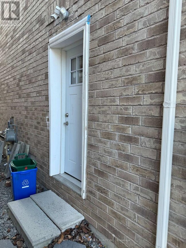 Building Photo - 530 Wettlaufer Terrace