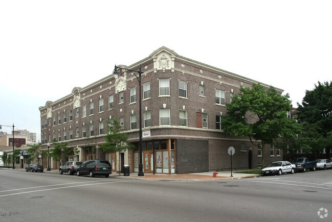 Building Photo - 6351 N Lakewood Ave