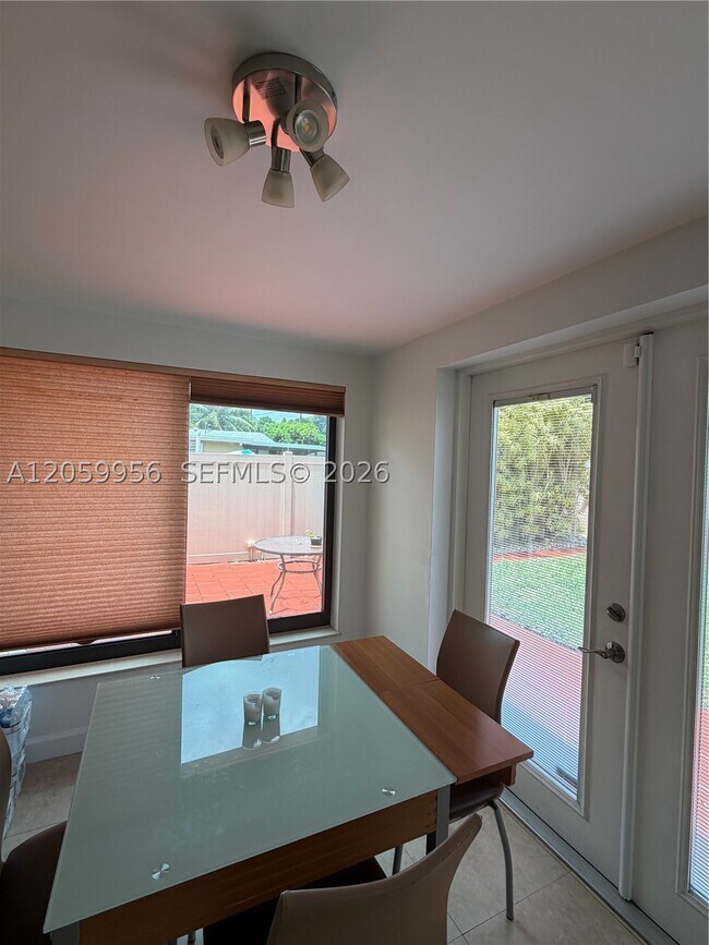 Foto del edificio - 6717 Raleigh St