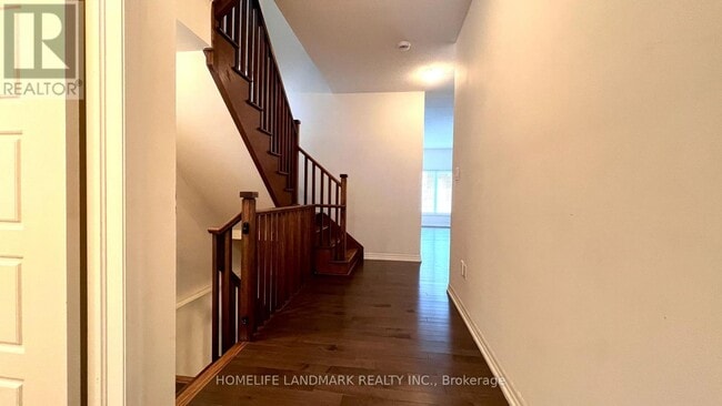 Building Photo - 83 Tango Cres