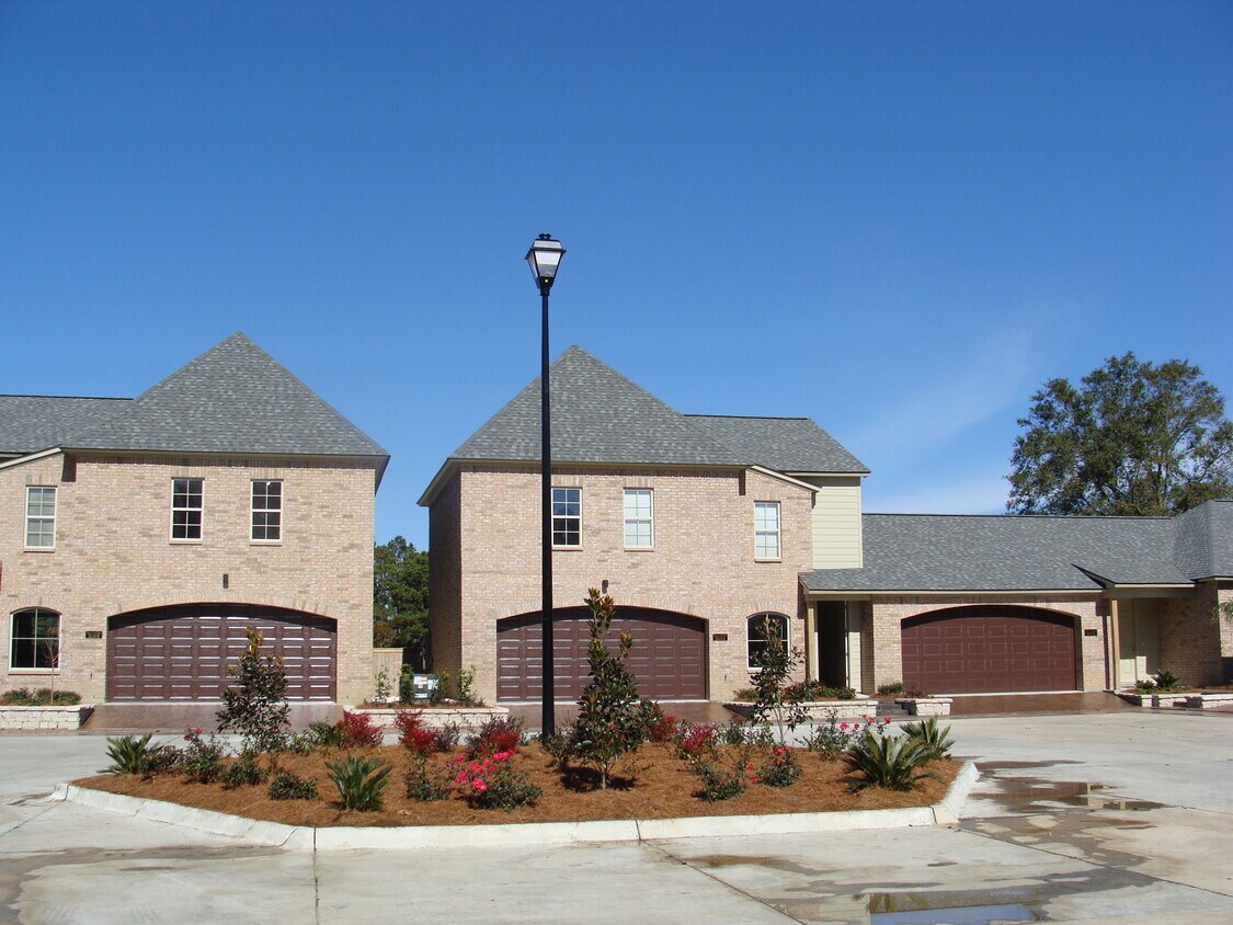4809 Ihles Rd, Lake Charles, LA 70605 Townhome Rentals in Lake