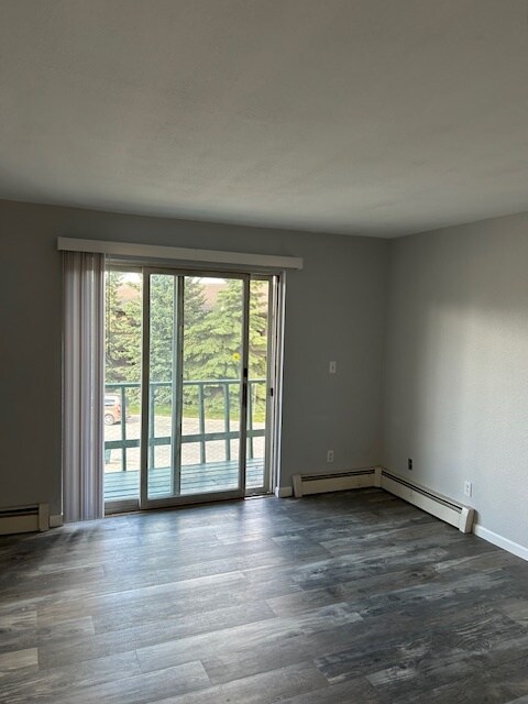 Living room - 4921 Dartmouth Dr