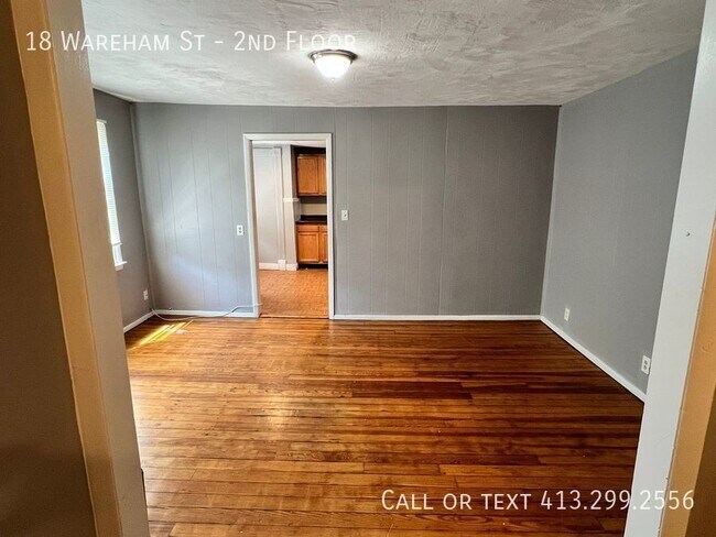 Foto del edificio - Inviting Three Bedroom Unit Located in the...