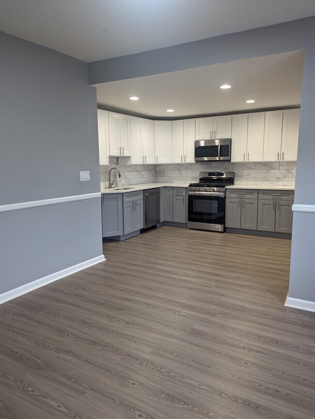 Building Photo - 530 N 5th St