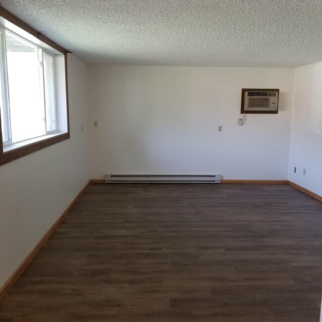 Building Photo - 2614 Pacific Dr S