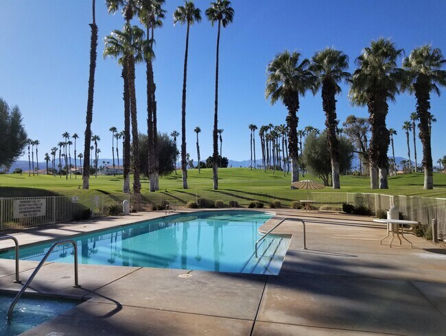 Foto del edificio - 319 Vista Royale Dr