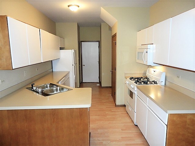 Building Photo - 2109 W Adobe Dr