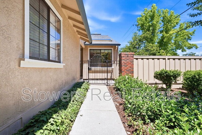 Building Photo - 2033 Raphael Ct
