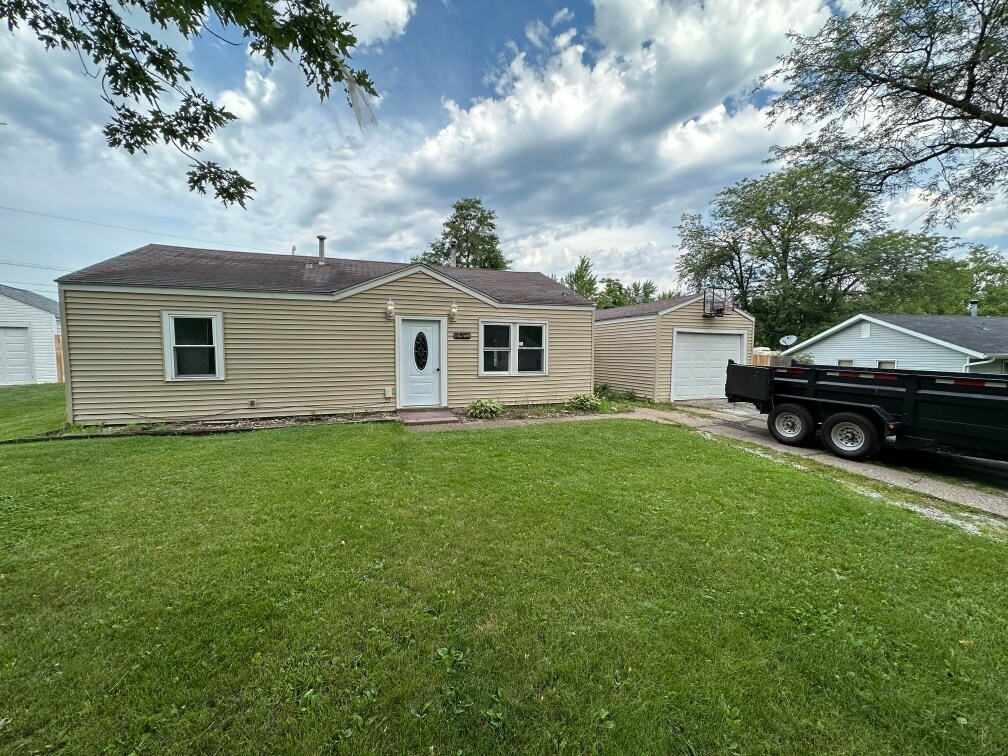7502 N Pine St, Davenport, IA 52806 House for Rent in Davenport, IA